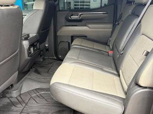 Used 2022 Chevrolet Silverado 1500 ZR2 w/ Technology Package image 12