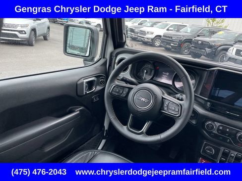 Used 2024 Jeep Wrangler Unlimited AWD/4WD image 62