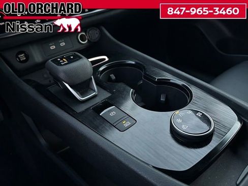 Used 2024 Nissan Rogue SL AWD/4WD image 15