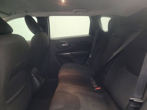 Used 2020 Jeep Cherokee Latitude FWD image 18