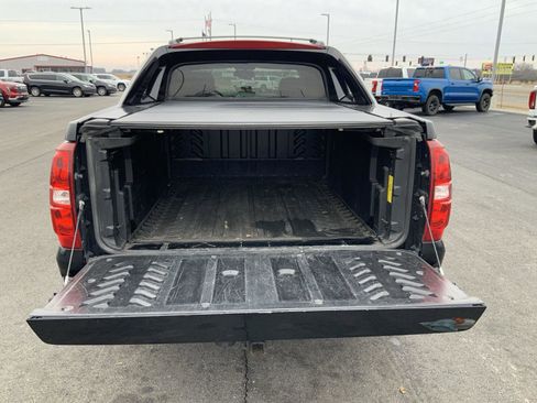 Used 2013 Chevrolet Avalanche LTZ image 12