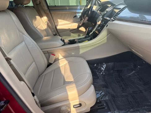 Used 2018 Ford Taurus SEL w/ Equipment Group 201A FWD image 12