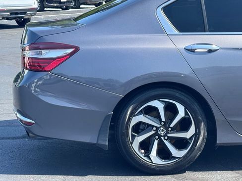 Used 2017 Honda Accord EX image 40