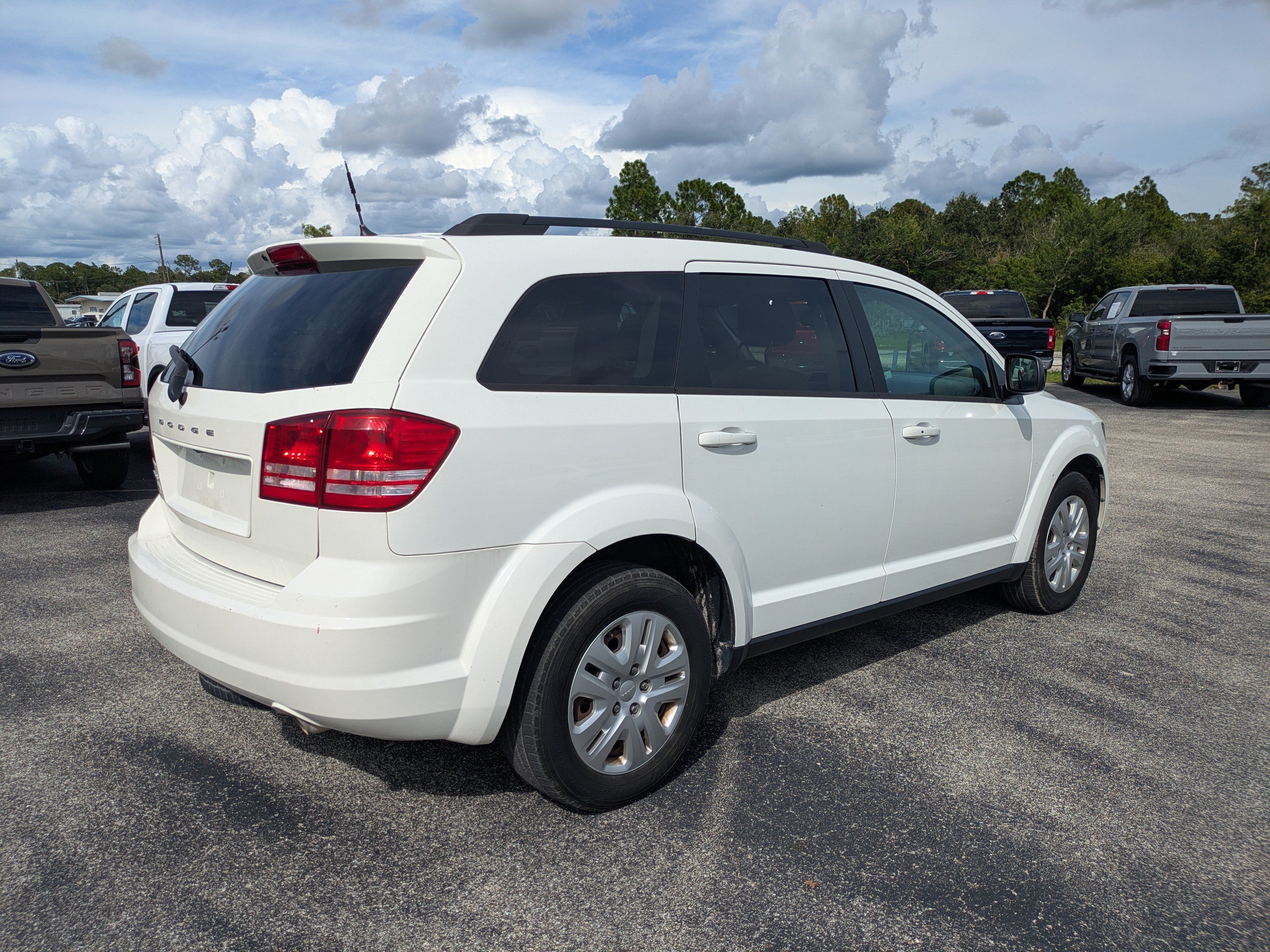 Used 2019 Dodge Journey SE FWD image 4