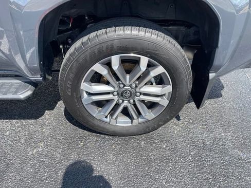 Used 2025 Toyota 4Runner Limited AWD/4WD image 4