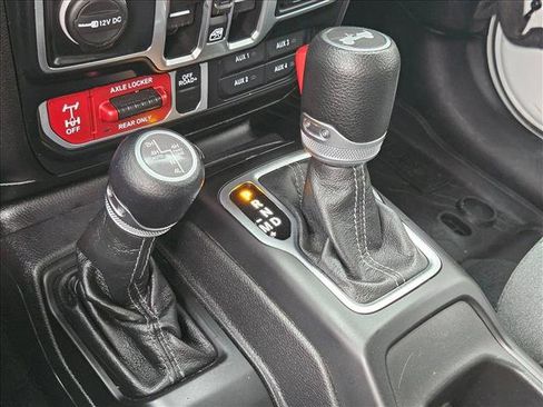 Used 2024 Jeep Wrangler Willys image 12