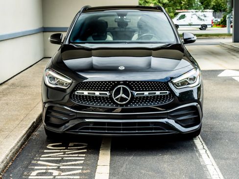 Used 2021 Mercedes-Benz GLA 250 4MATIC image 2