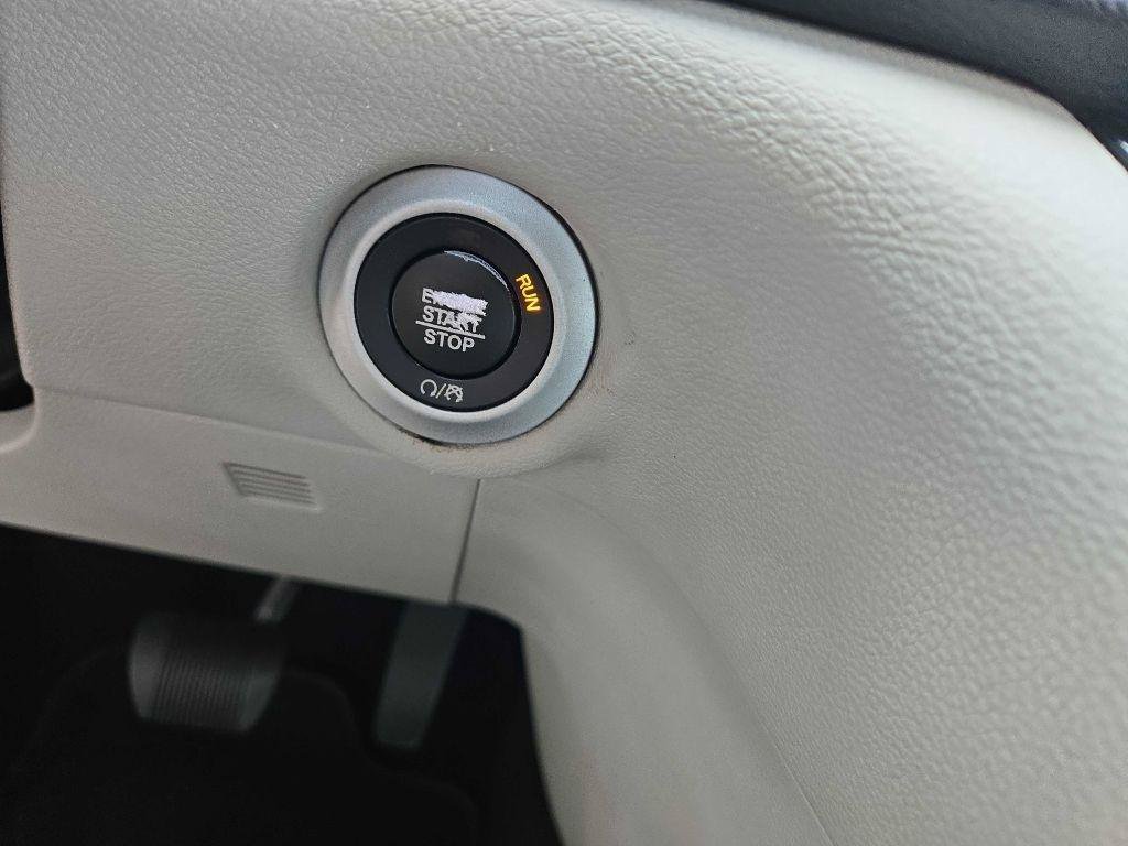 Used 2020 Chrysler Voyager Lxi FWD image 19