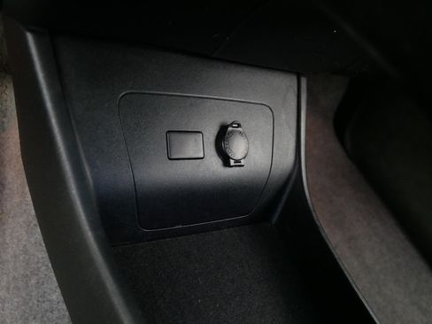 Used 2014 Toyota Prius Three w/ Solar Roof Package FWD image 31
