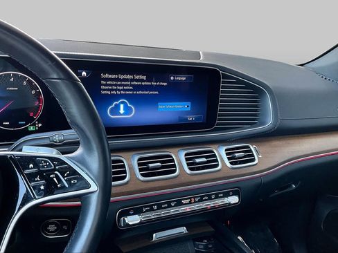 Used 2024 Mercedes-Benz GLS 450 4MATIC image 7