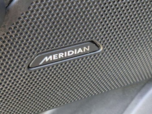 Used 2020 Land Rover Range Rover Velar R-Dynamic S image 17