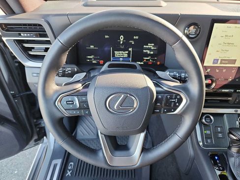 Used 2026 Lexus GX 550 w/ Accessory Package (2T) AWD/4WD image 19