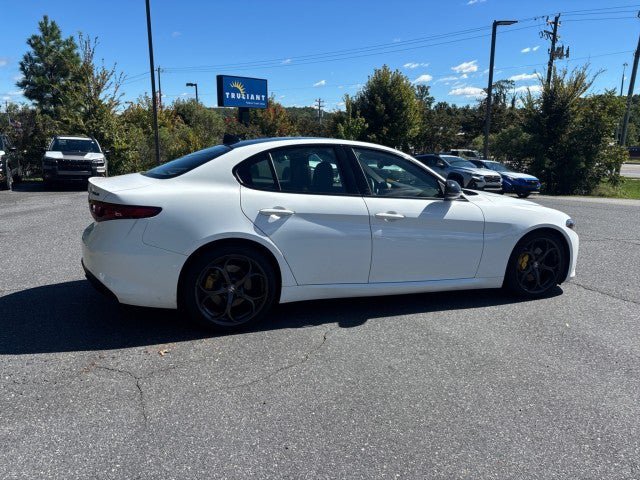 Used 2020 Alfa Romeo Giulia w/ Quick Order Package 22K Sport RWD image 7