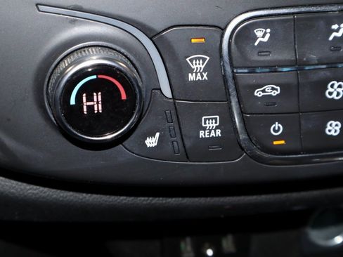 Used 2020 Chevrolet Traverse LT image 4