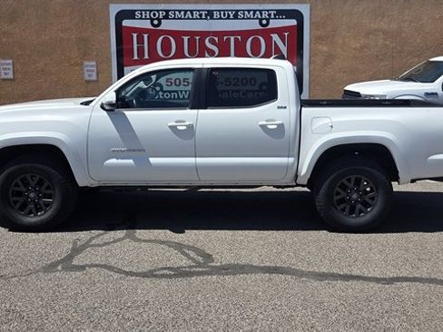 Used 2023 Toyota Tacoma SR5 w/ Technology Package AWD/4WD image 1