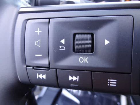 Used 2025 Nissan Pathfinder SV FWD image 20
