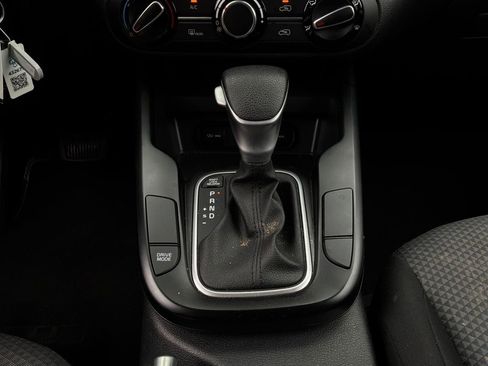 Used 2025 Kia Soul LX w/ LX Technology Package FWD image 20