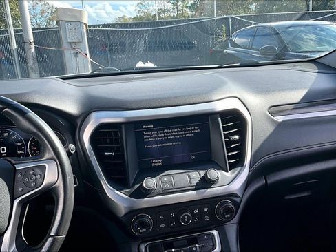 Used 2022 GMC Acadia SLT w/ Technology Package image 9