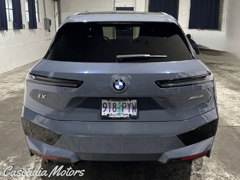 Used 2022 BMW iX xDrive50 w/ Premium Package AWD/4WD image 7