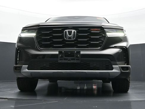 Used 2025 Honda Pilot TrailSport image 27