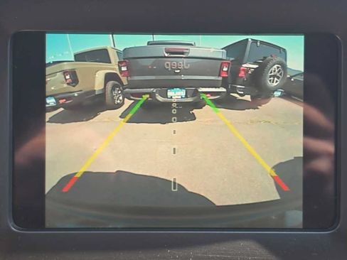 Used 2020 Jeep Cherokee Latitude Plus w/ Cold Weather Group FWD image 19