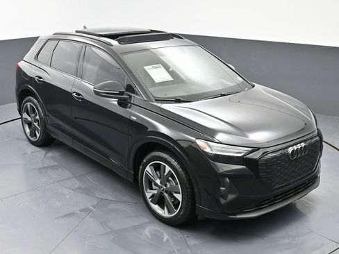 Used 2024 Audi Q4 e-tron Prestige w/ Black Optic Package image 43