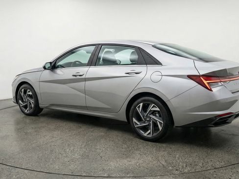 Used 2025 Hyundai Elantra SEL image 6