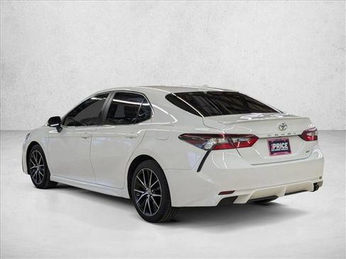 Used 2021 Toyota Camry SE image 8
