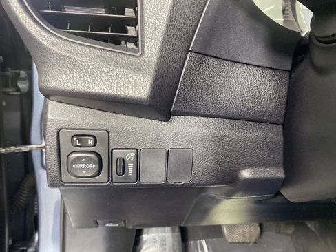 Used 2015 Toyota Corolla L image 11