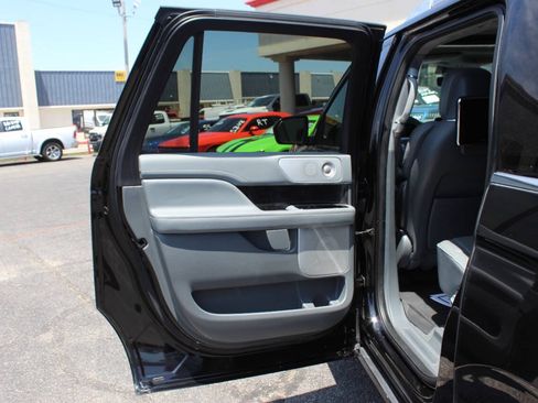 Used 2019 Lincoln Navigator L Reserve AWD/4WD image 17
