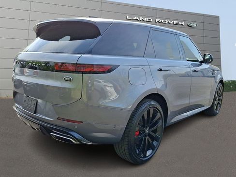 Used 2023 Land Rover Range Rover Sport SE Dynamic image 2