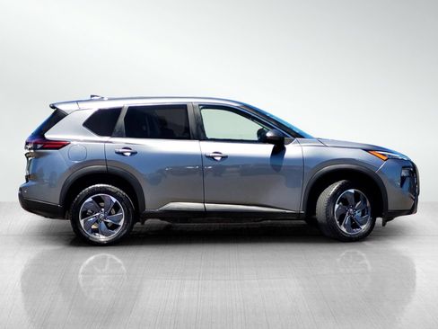 Used 2025 Nissan Rogue SV FWD image 3