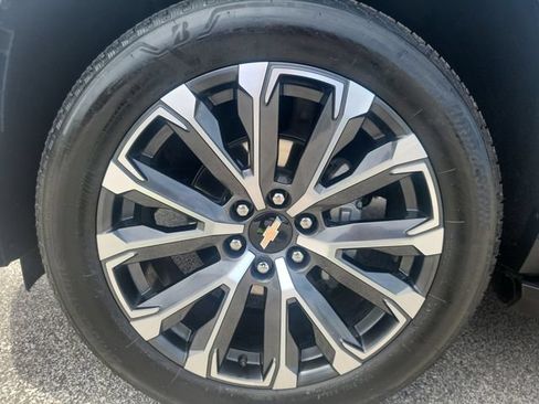 Certified 2025 Chevrolet Tahoe High Country w/ Sun And Tow Package AWD/4WD image 21