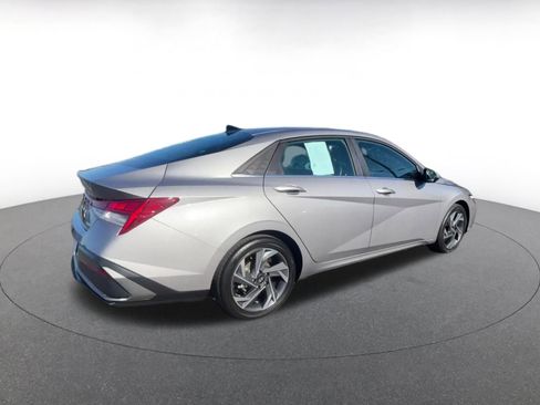 Used 2025 Hyundai Elantra Limited image 14