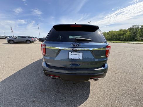 Used 2018 Ford Explorer XLT AWD/4WD image 4
