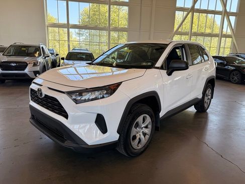 Used 2022 Toyota RAV4 LE AWD/4WD image 7