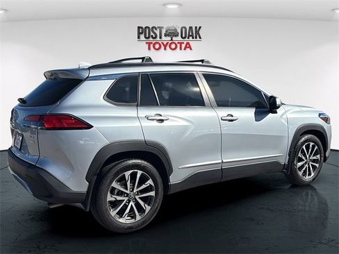 Used 2023 Toyota Corolla Cross XLE w/ Convenience Package image 7