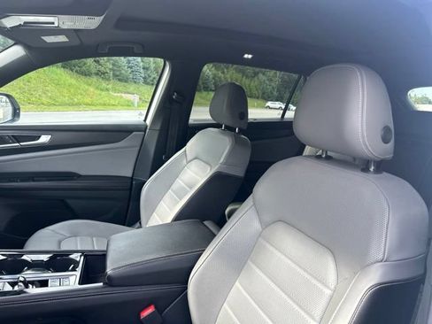 Used 2024 Volkswagen Atlas Cross Sport SEL R-Line AWD/4WD image 15