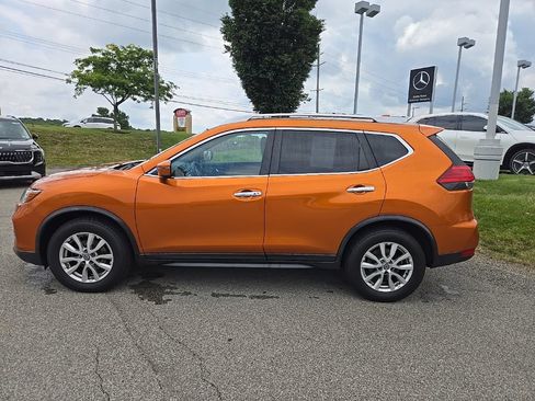 Used 2017 Nissan Rogue SV AWD/4WD image 10