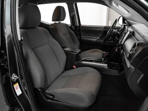 Used 2020 Toyota Tacoma SR5 RWD image 32