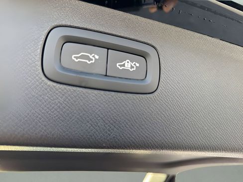 Used 2024 Volvo XC90 B6 Plus image 31