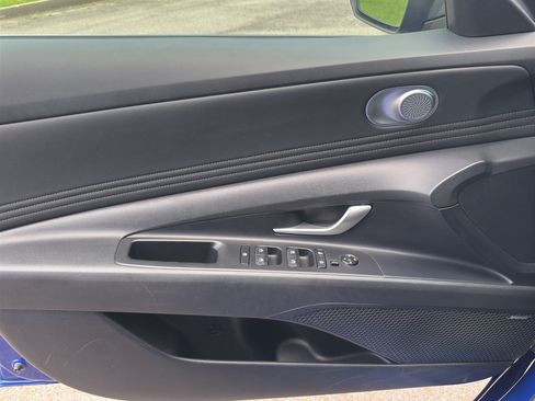 Used 2025 Hyundai Elantra Limited FWD image 21