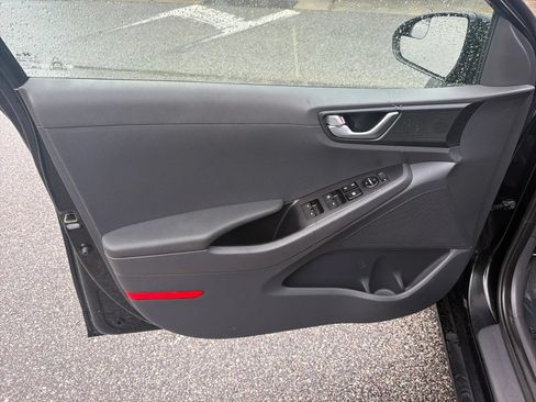 Used 2019 Hyundai Ioniq Electric FWD image 13
