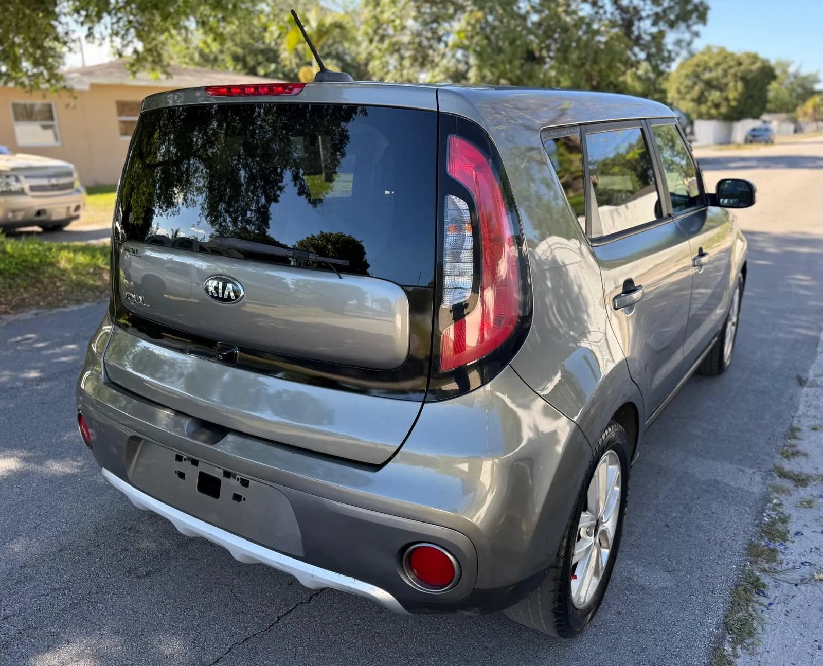 Used 2017 Kia Soul + FWD image 8