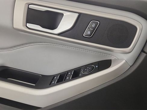 Used 2022 Ford Explorer XLT w/ Equipment Group 202A image 15