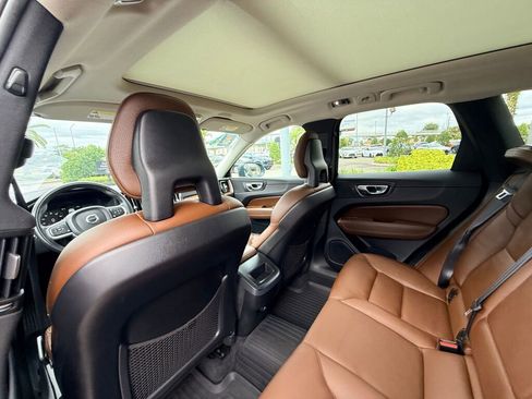 Used 2018 Volvo XC60 T5 Momentum w/ Convenience Package image 20
