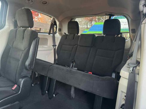 Used 2016 Dodge Grand Caravan SE w/ Quick Order Package 29E SE image 12
