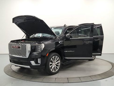 Used 2022 GMC Yukon XL Denali RWD image 11