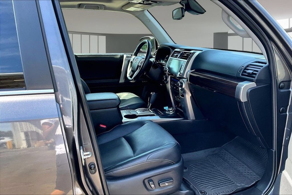 Used 2023 Toyota 4Runner Limited AWD/4WD image 29