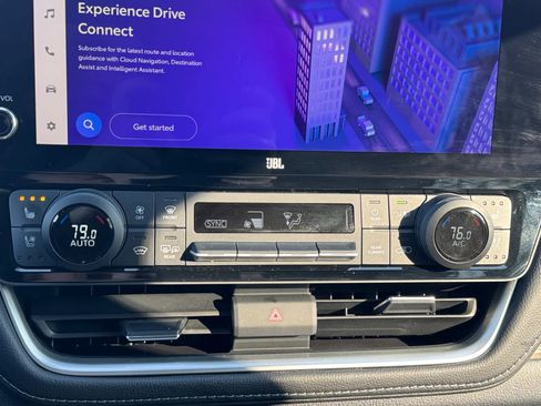 Used 2024 Toyota Grand Highlander Limited image 23